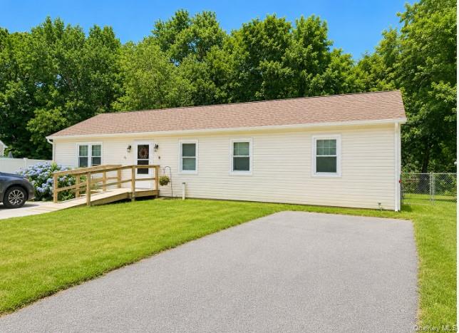 14 Shorehaven Blvd, Ronkonkoma, NY 11779
