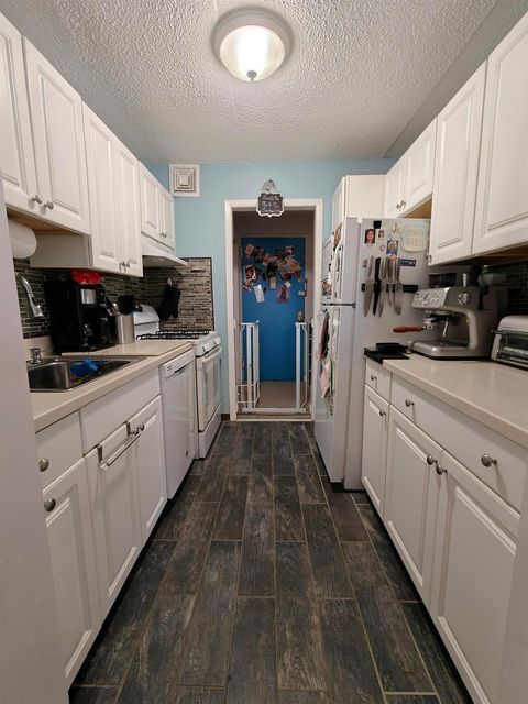 Stock Cooperative in Mount Kisco NY 100 Diplomat Drive #5B.jpg