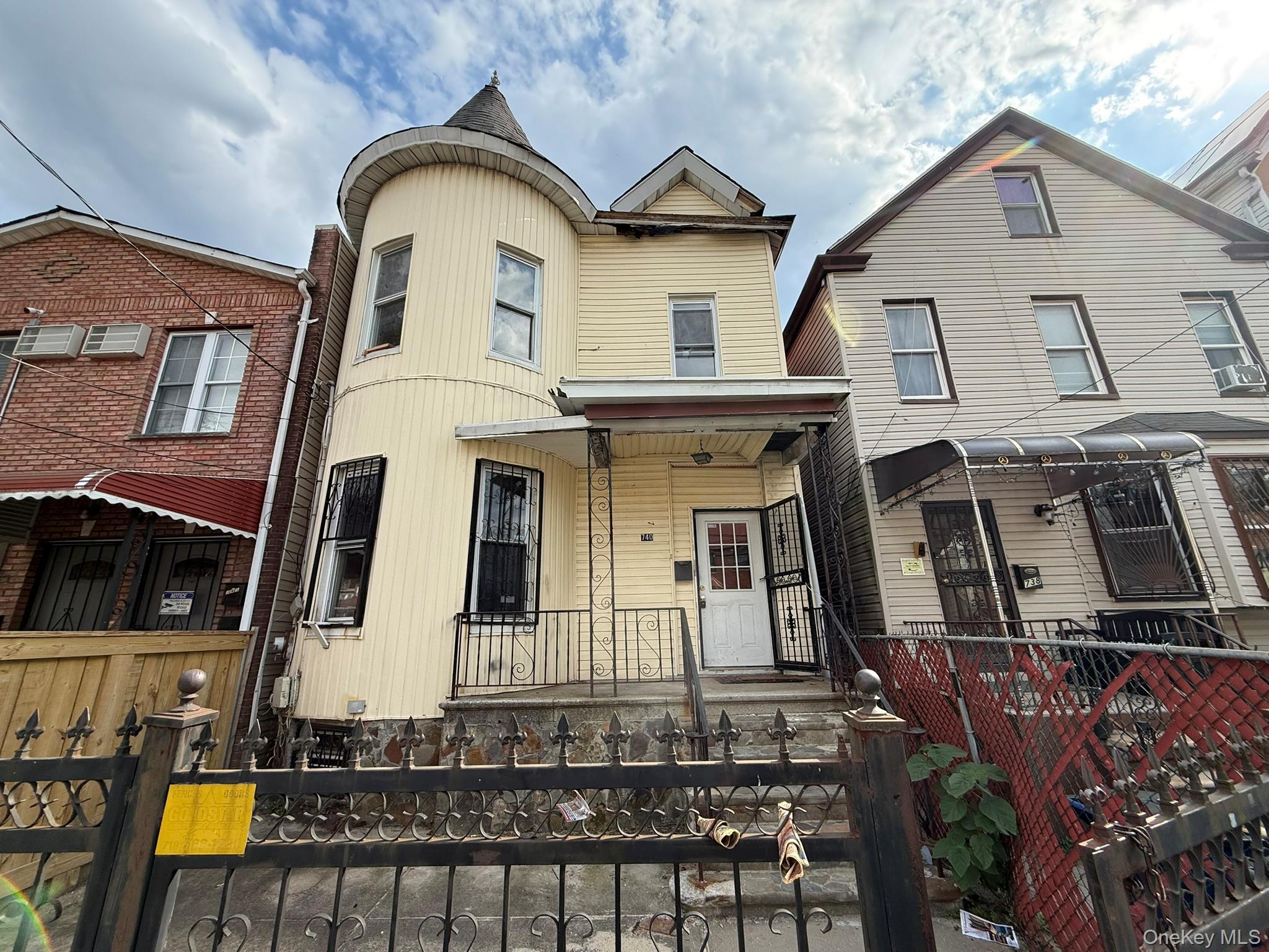 740 218th St, Bronx, NY 10467