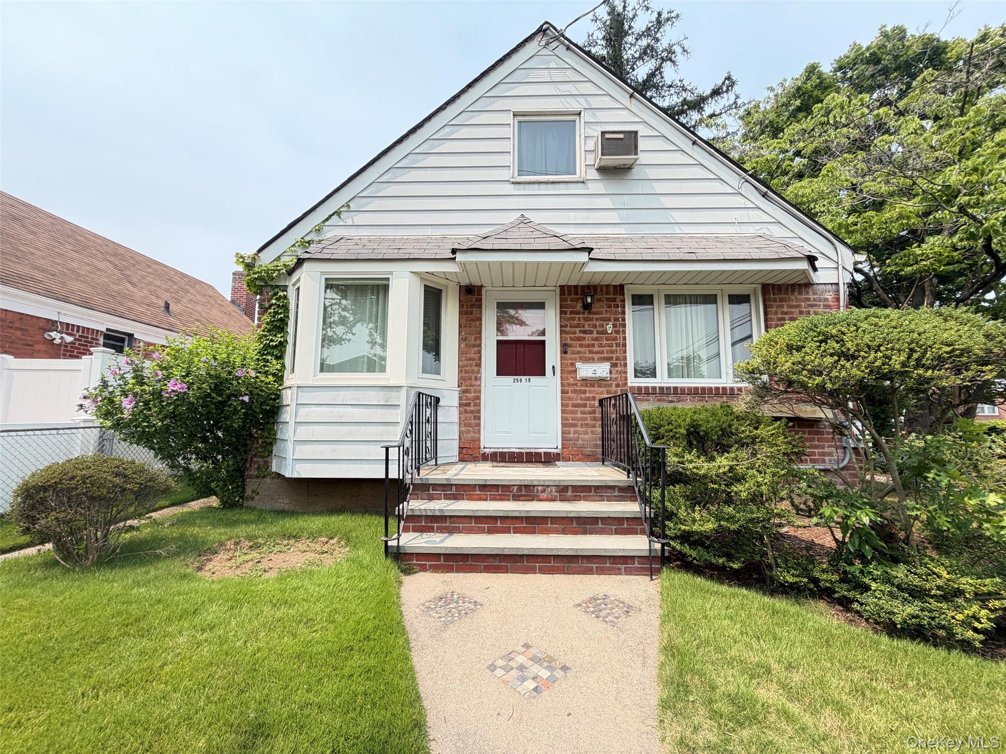 259 19 80th Ave, Glen Oaks, NY 11004