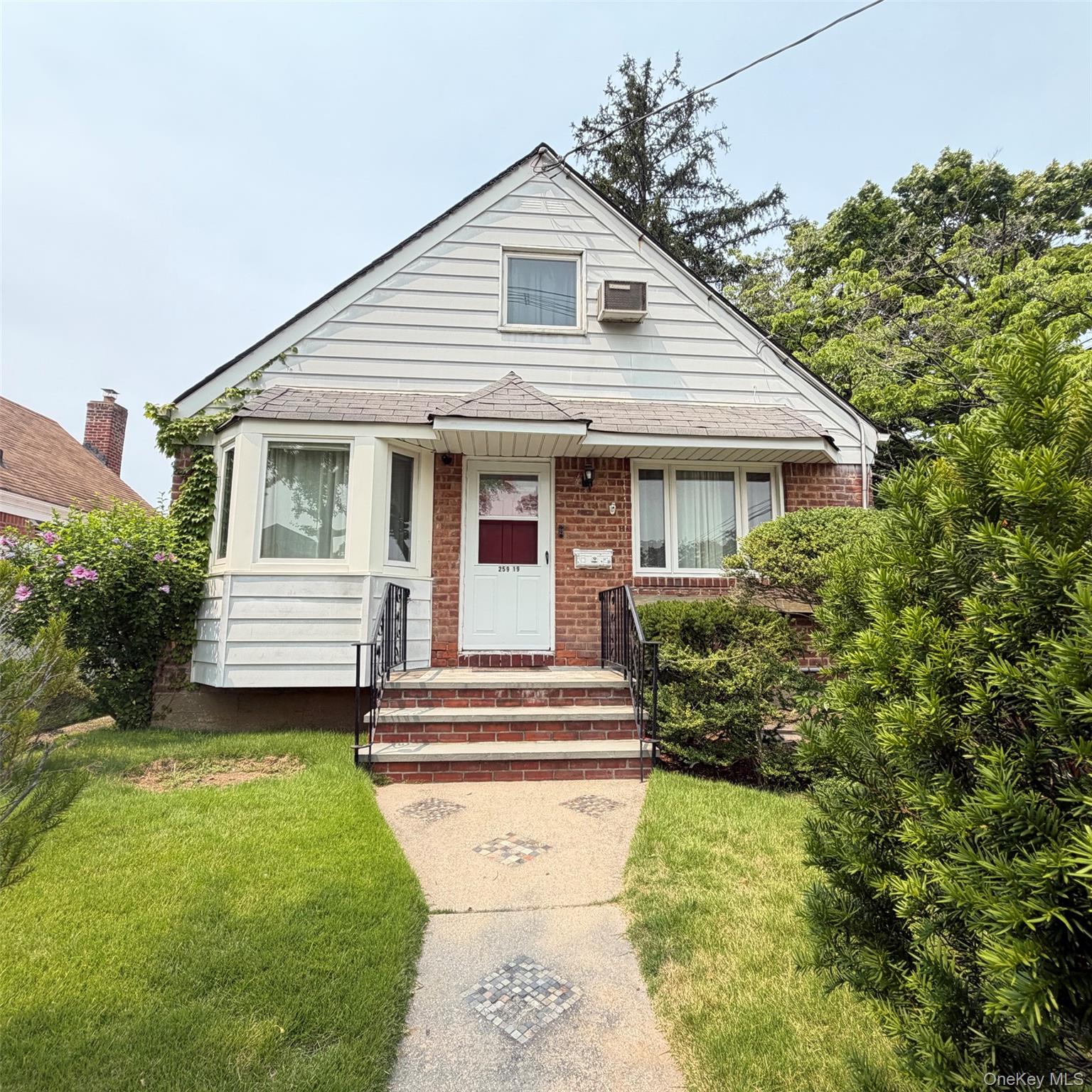 259 19 80th Ave, Glen Oaks, NY 11004 photo