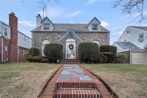 Single Family Residence in Addisleigh Park NY 17907 Murdock Avenue.jpg
