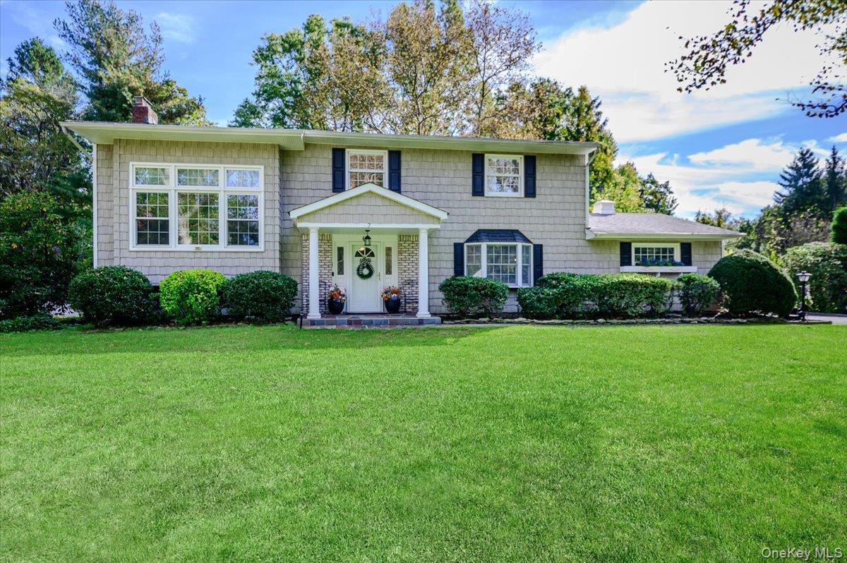 7 Polly Dr, Huntington, NY 11743