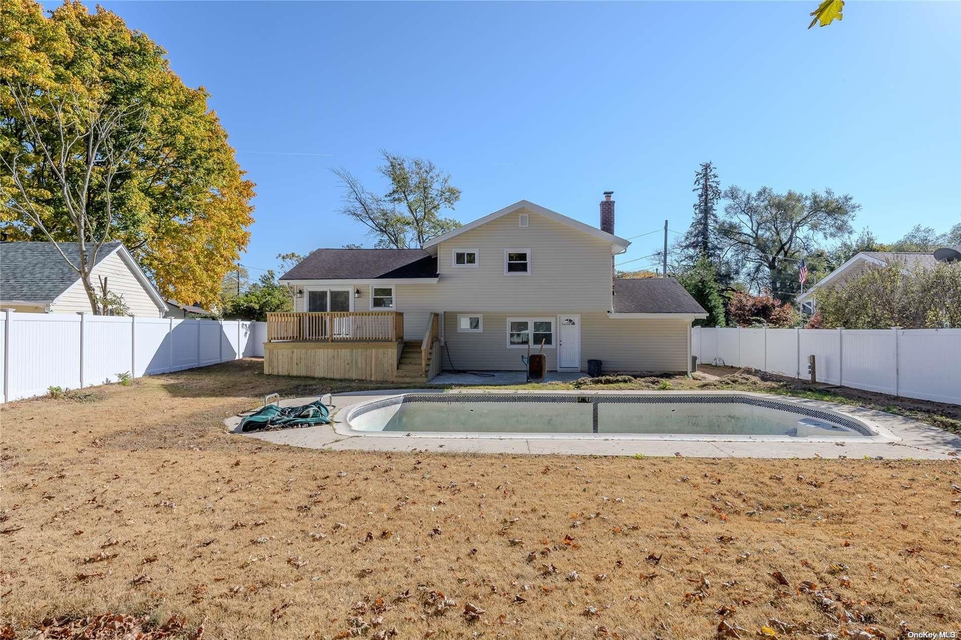 7 Radburn Ln, Port Jefferson Station, NY 11776 photo