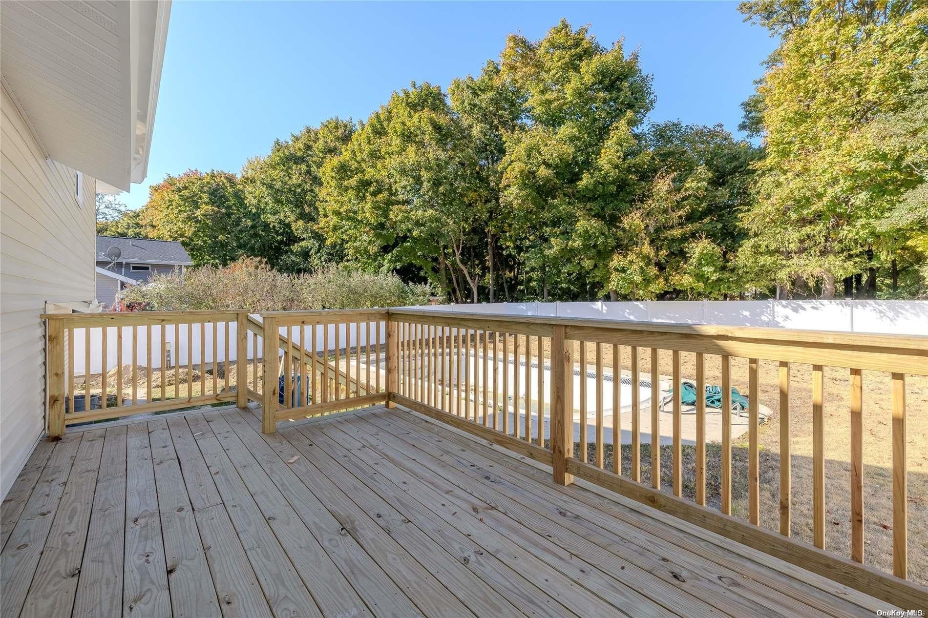 7 Radburn Ln, Port Jefferson Station, NY 11776 photo