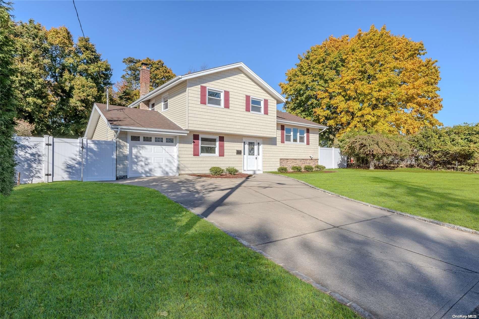 7 Radburn Ln, Port Jefferson Station, NY 11776 photo