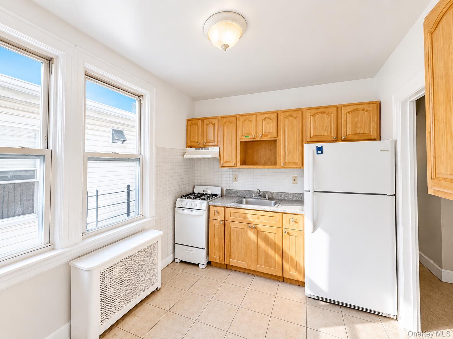 95 11 42nd Ave, Elmhurst, NY 11373 photo