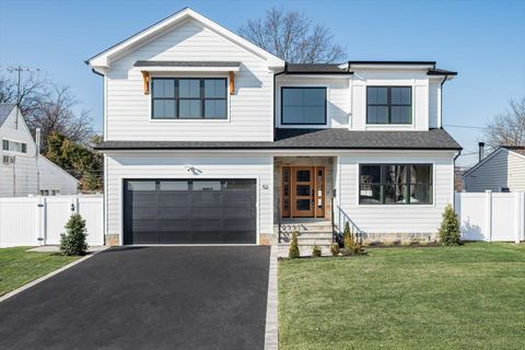 Single Family Residence in North Bellmore NY 1585A Dewey Avenue.jpg
