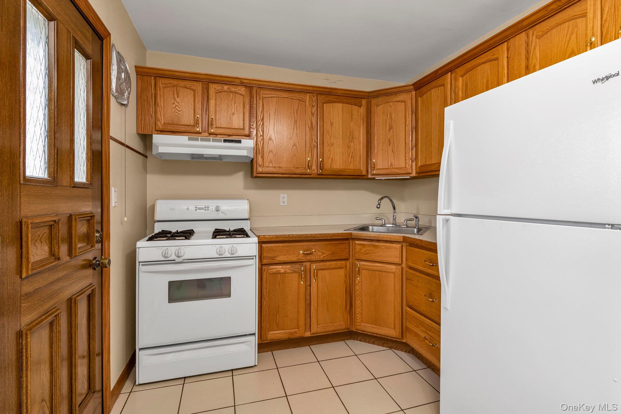 57 Cedar St, Hicksville, NY 11801 photo