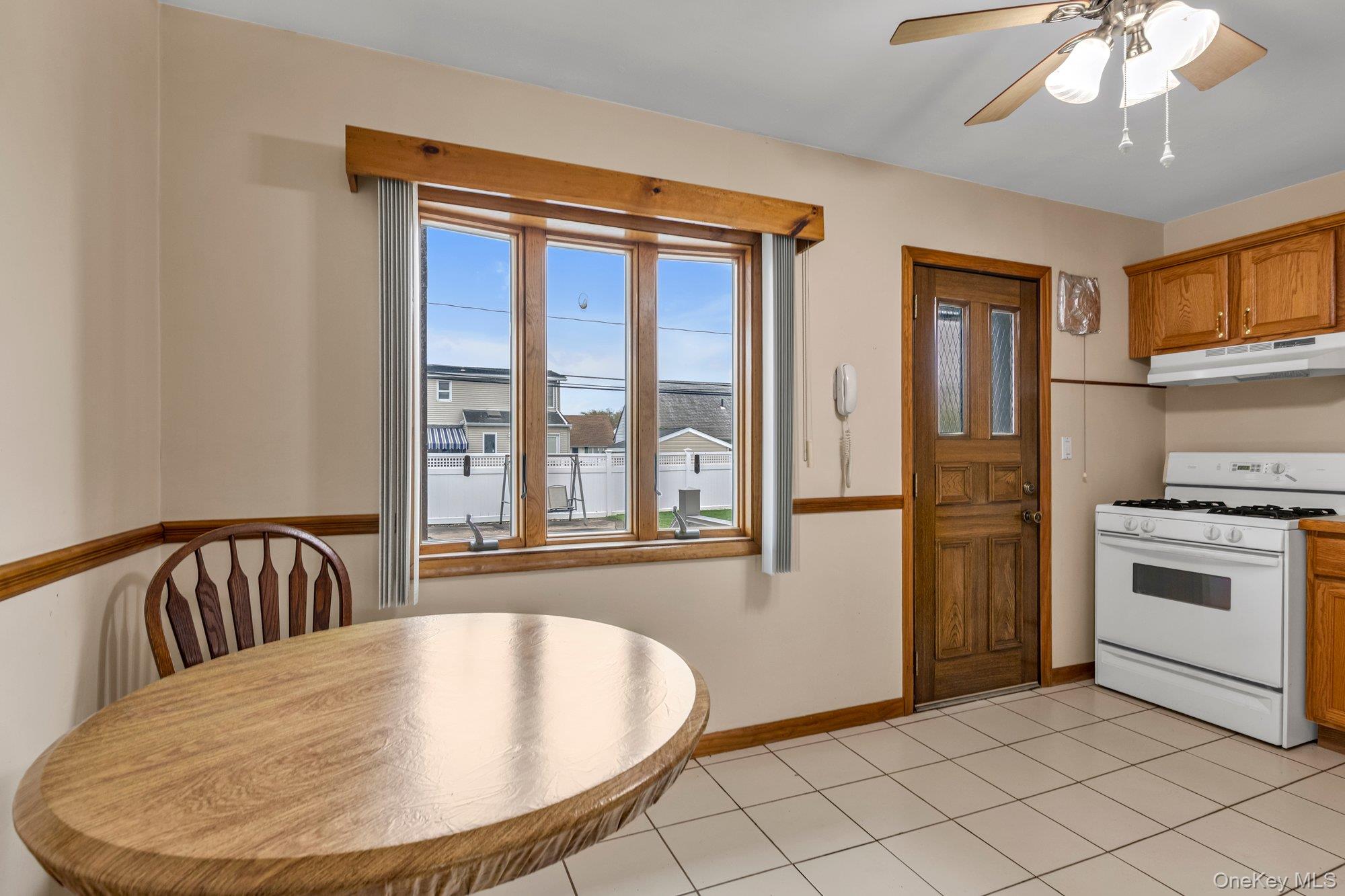 57 Cedar St, Hicksville, NY 11801 photo