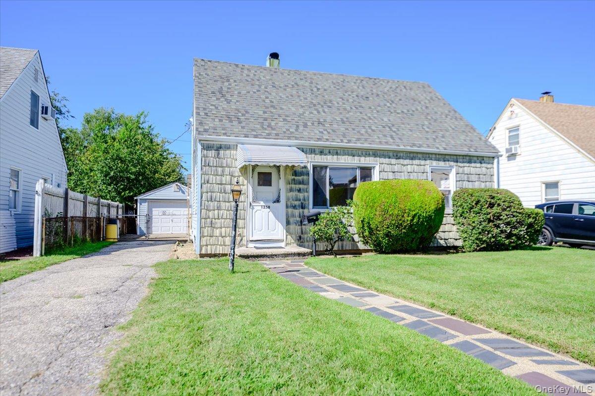 1258 Waverly St, Hewlett, NY 11557 photo
