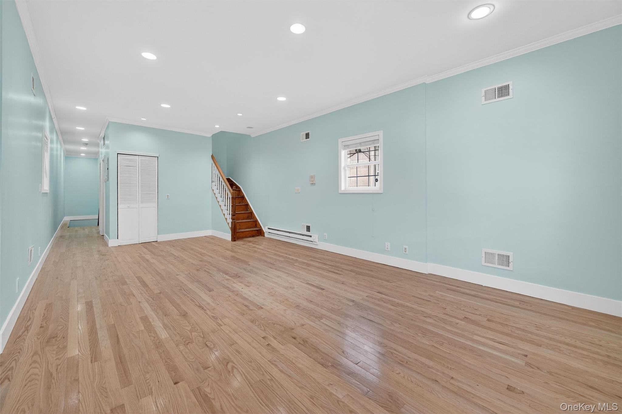 636 Throggs Neck Expy, Bronx, NY 10465 photo