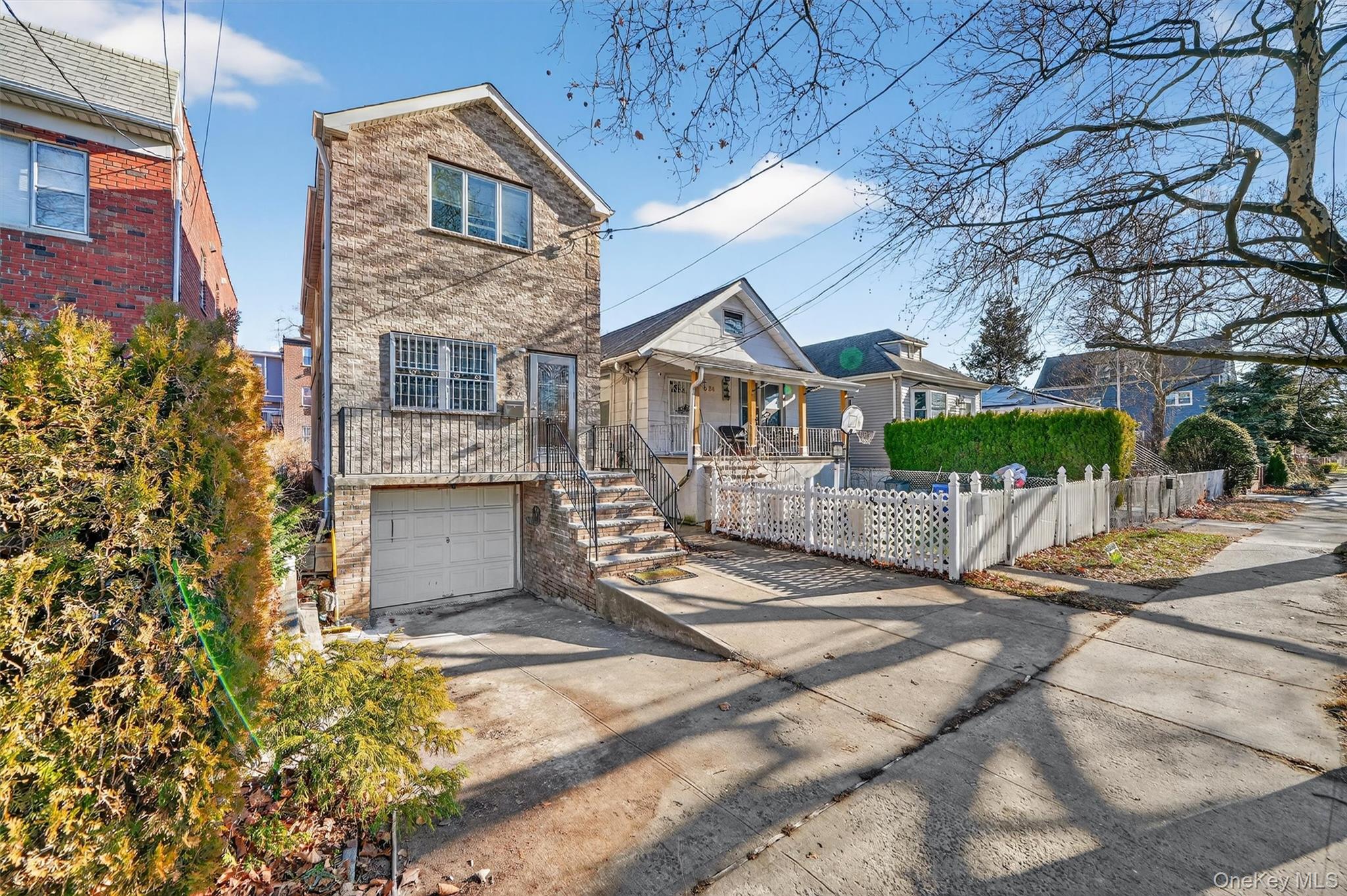 636 Throggs Neck Expy, Bronx, NY 10465