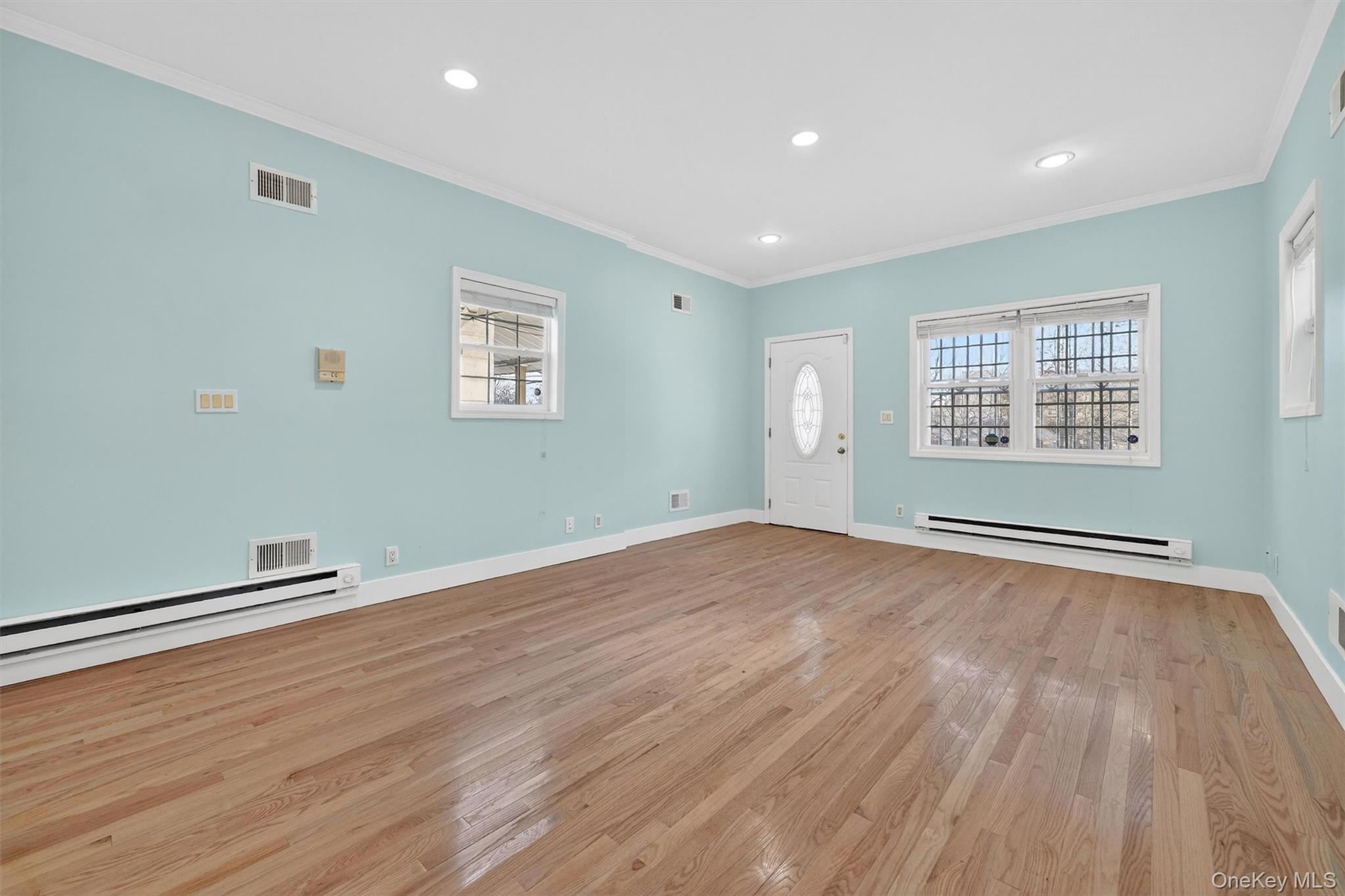 636 Throggs Neck Expy, Bronx, NY 10465 photo