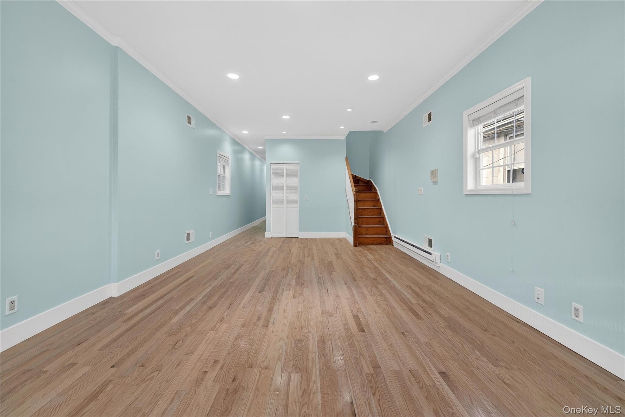 636 Throggs Neck Expy, Bronx, NY 10465 photo