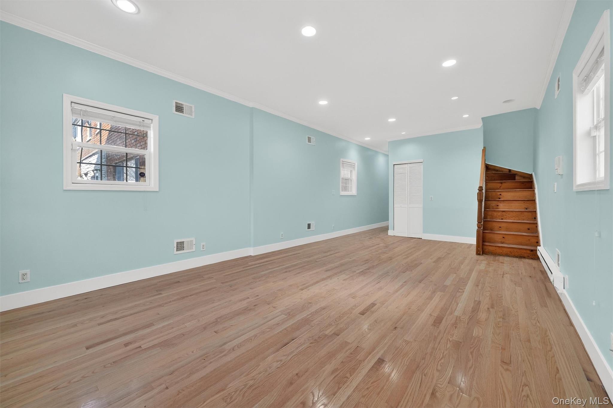 636 Throggs Neck Expy, Bronx, NY 10465 photo