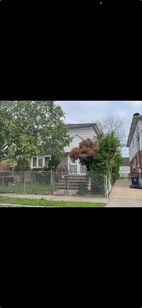 Duplex in Rosedale NY 13929 254th Street.jpg