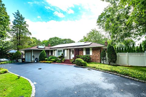 Single Family Residence in Centereach NY 117 Pond Path.jpg