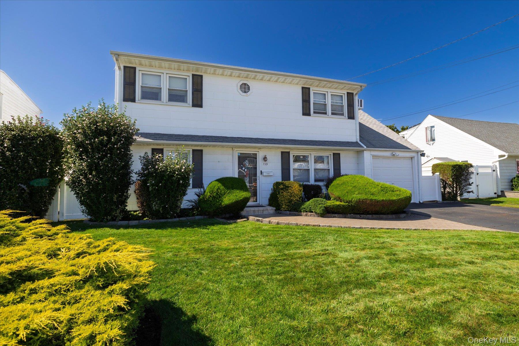 129 Arlyn Dr, Massapequa, NY 11758 photo