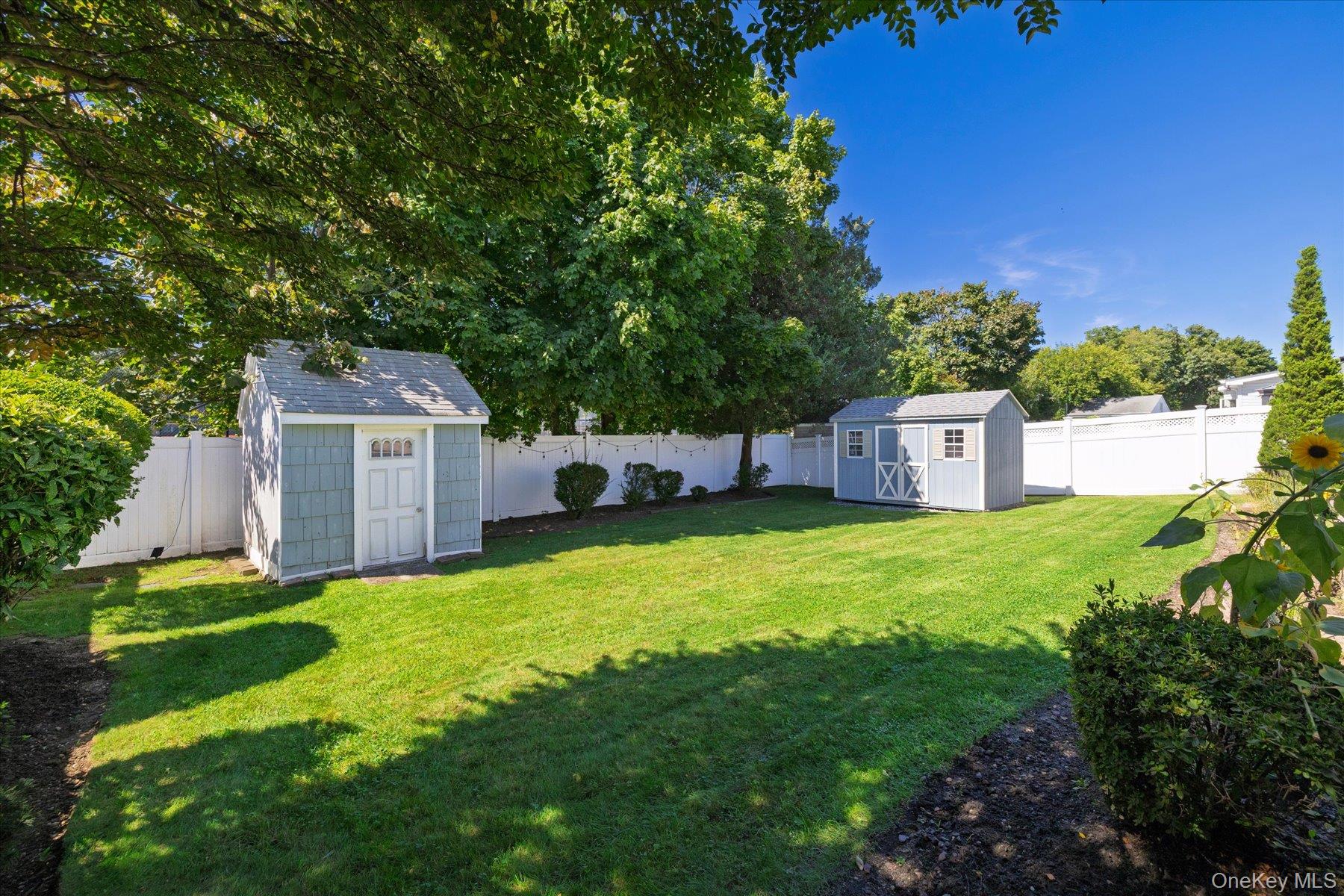129 Arlyn Dr, Massapequa, NY 11758 photo