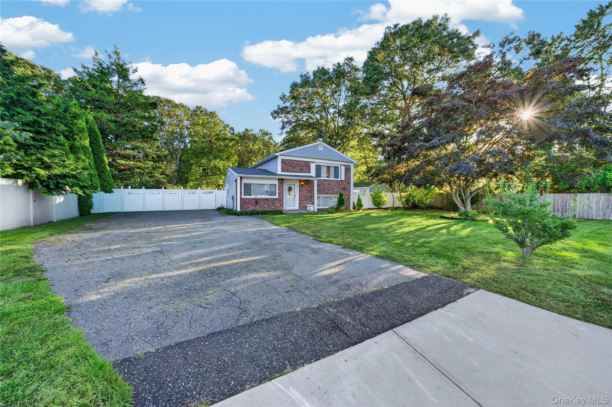 3 Jasper Ave, Patchogue, NY 11772 photo