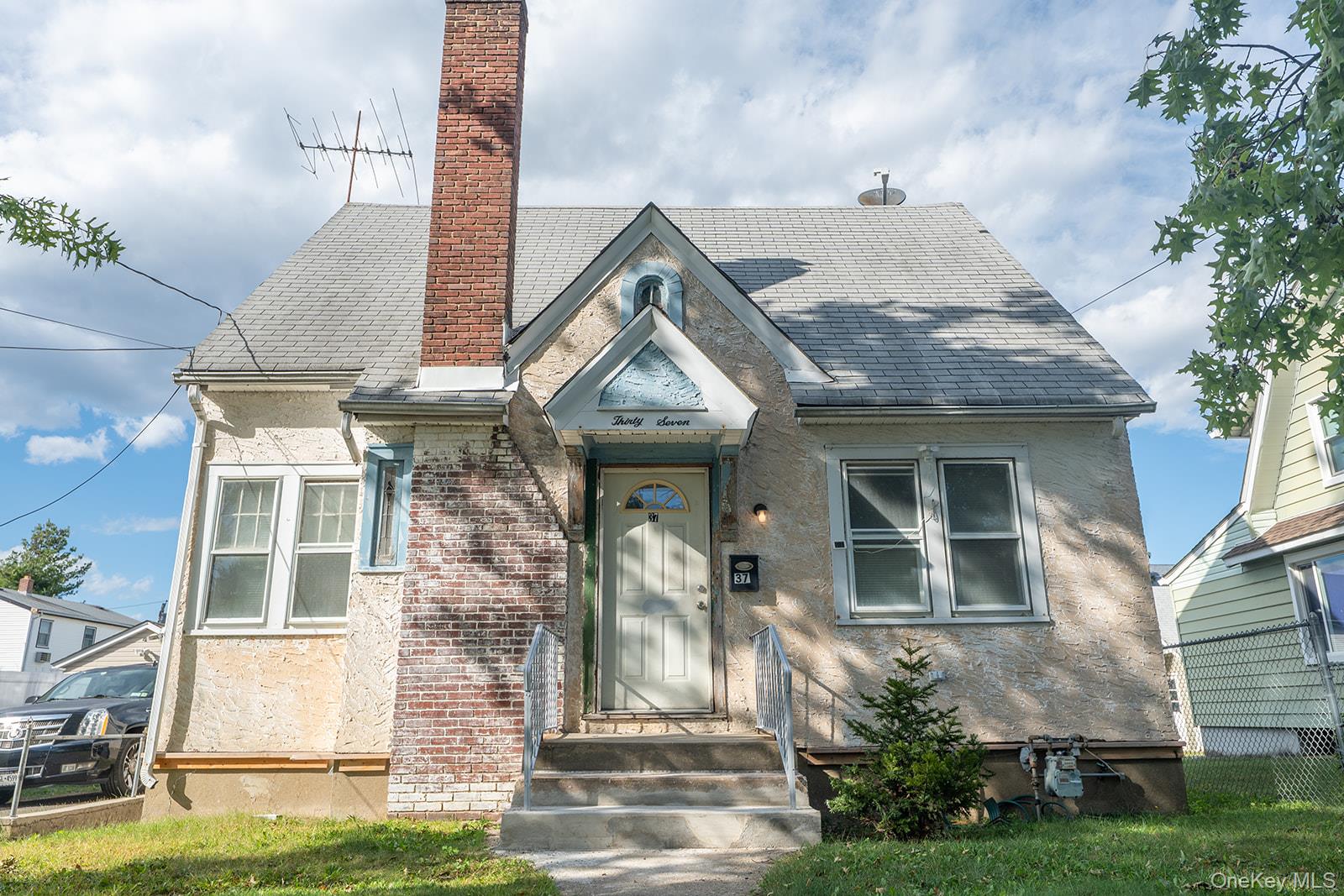 37 Davis St, Roosevelt, NY 11575 photo