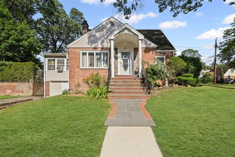 Single Family Residence in West Hempstead NY 883 Cleveland Street.jpg