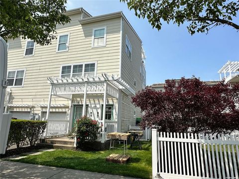 Duplex in Arverne NY 205 Aquatic Place.jpg