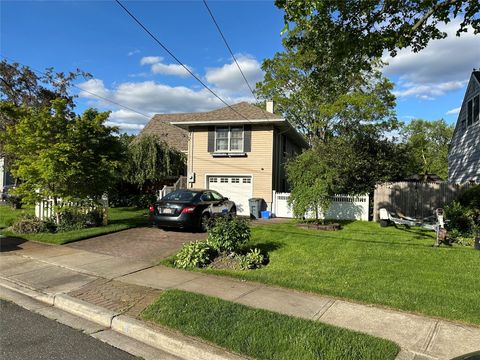 Single Family Residence in Baldwin NY 2713 Fox Road.jpg