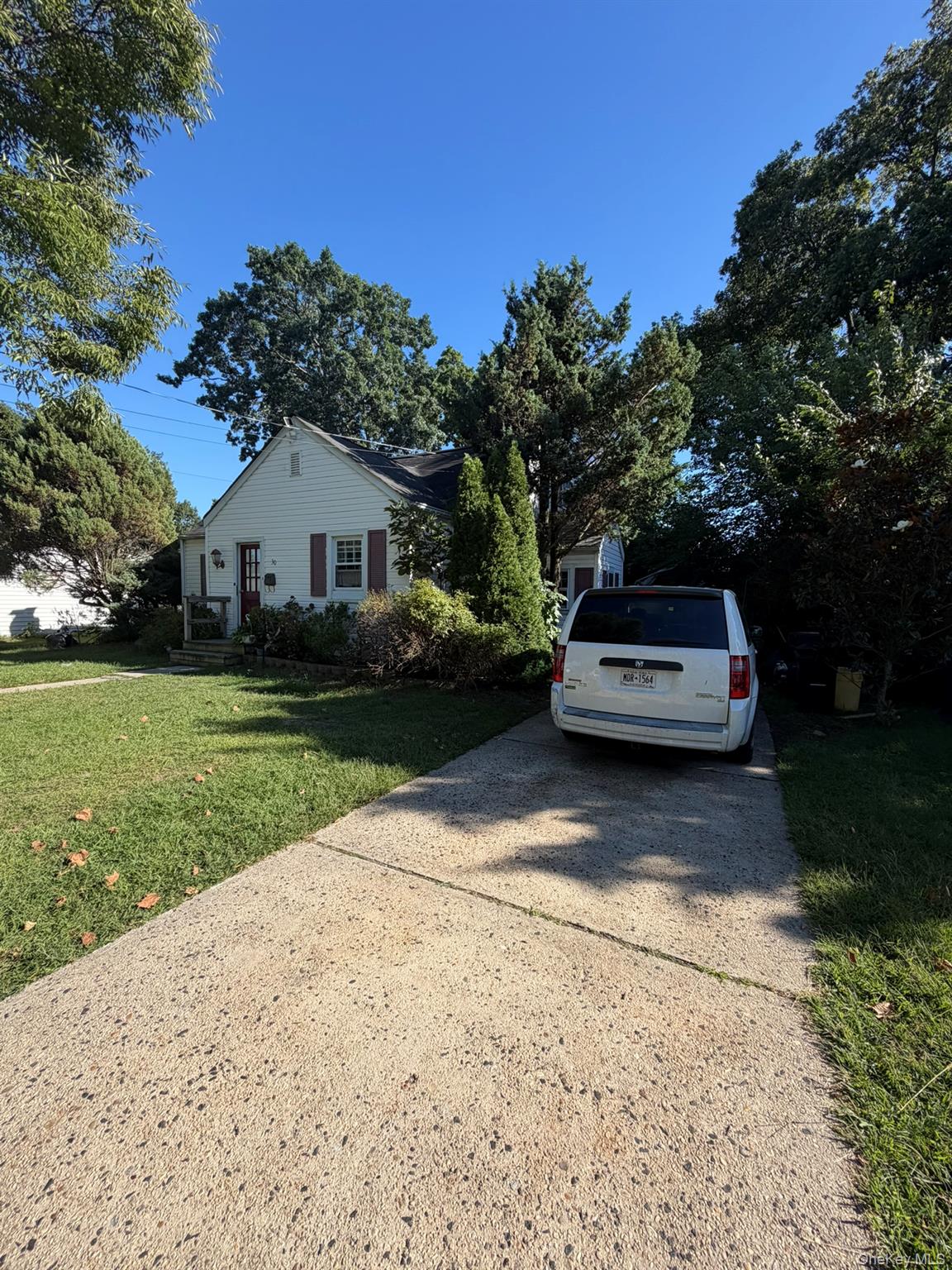 30 Beverly Rd, Farmingdale, NY 11735 photo