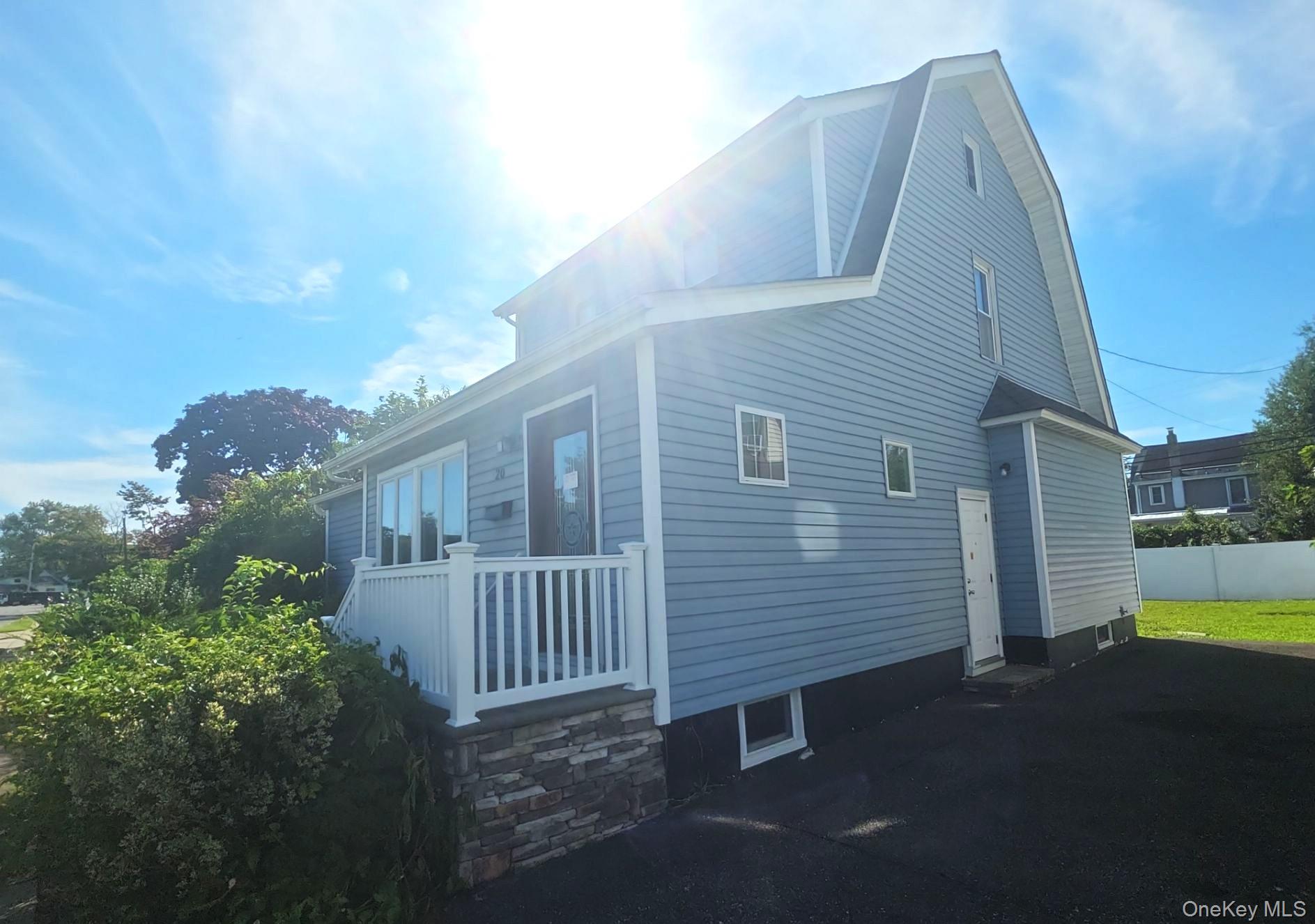 20 Laurel Rd, Lindenhurst, NY 11757 photo