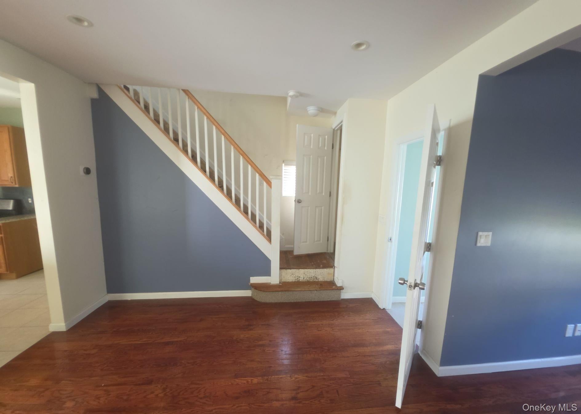 20 Laurel Rd, Lindenhurst, NY 11757 photo