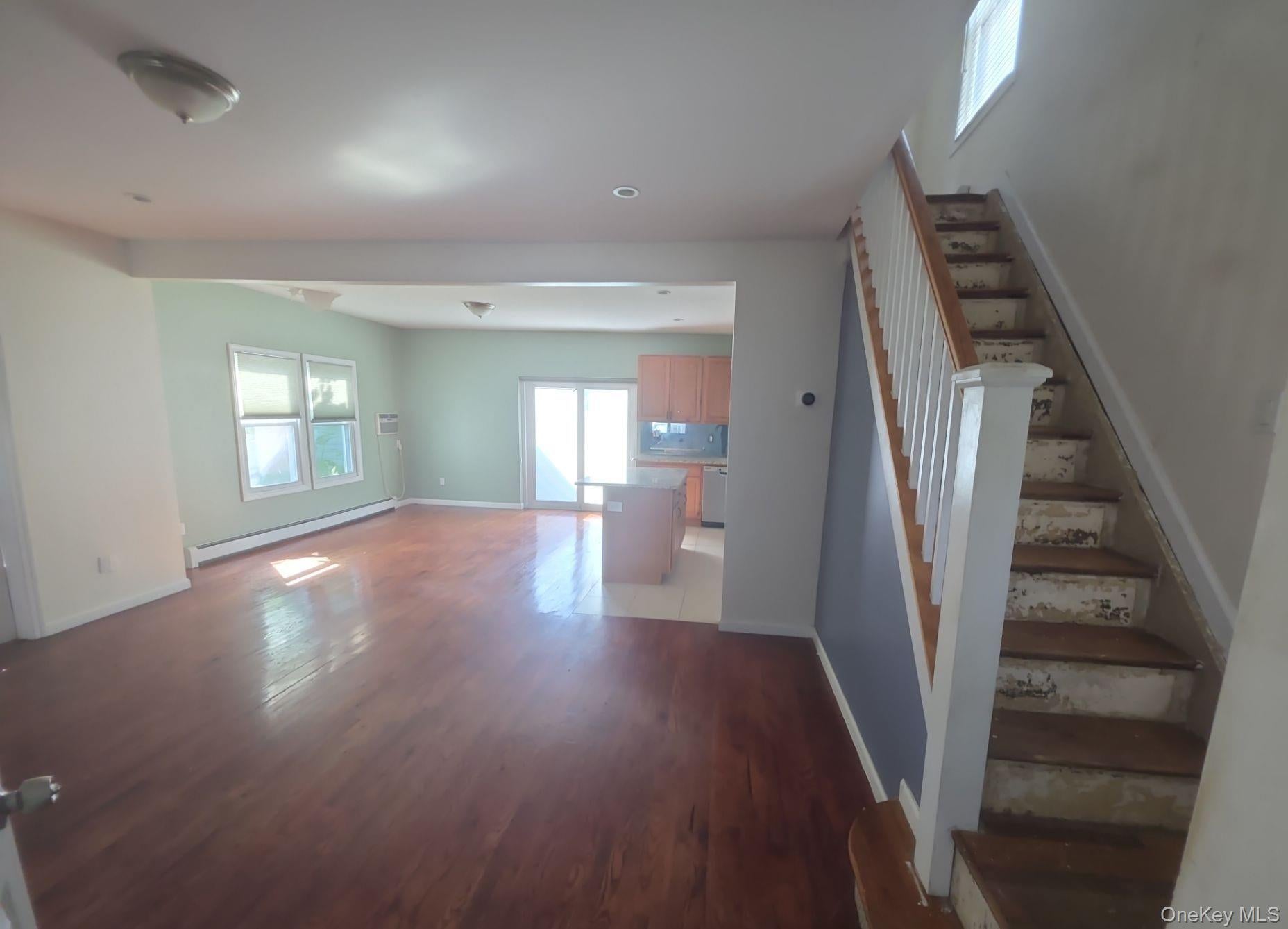 20 Laurel Rd, Lindenhurst, NY 11757 photo