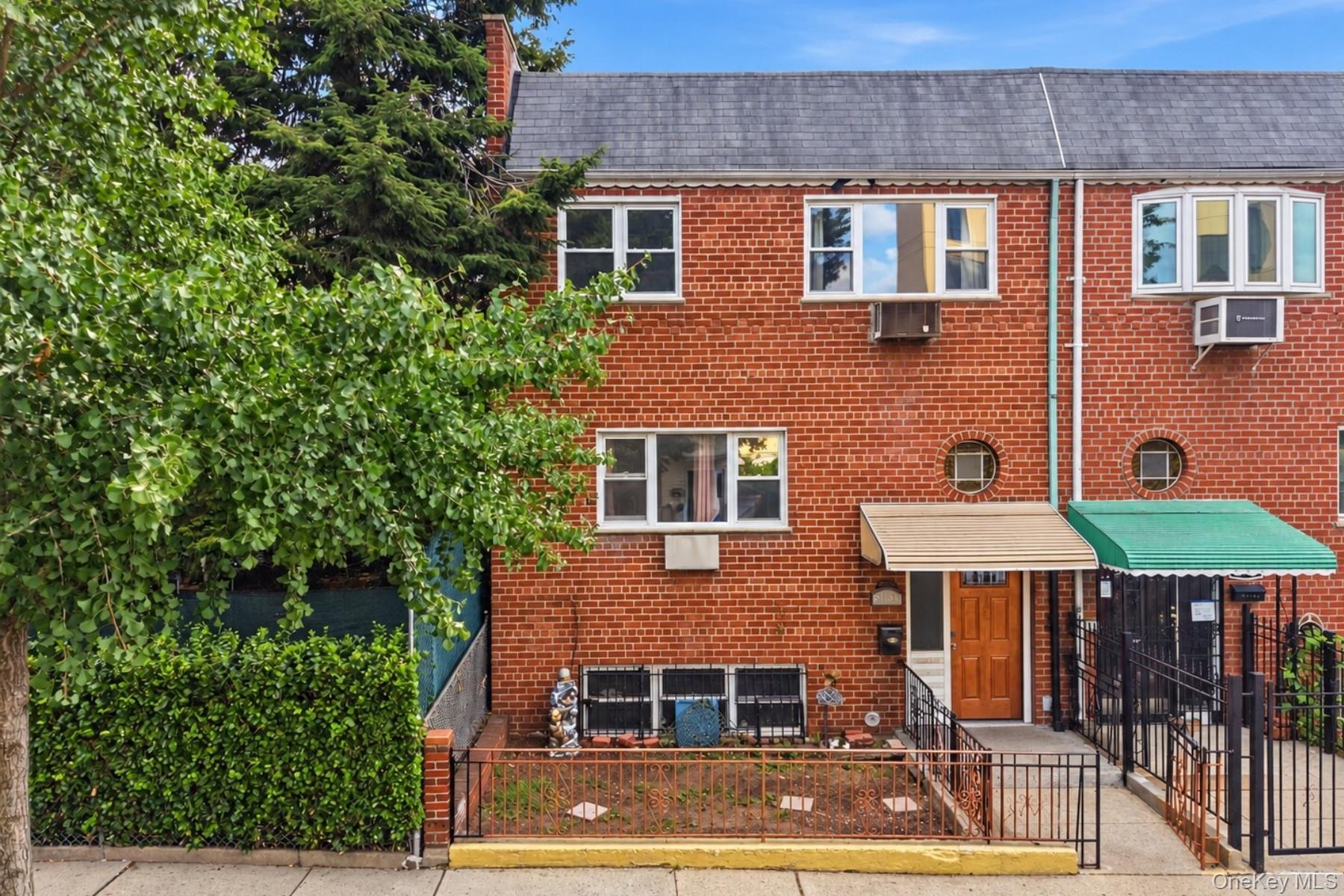 31 81 45th St, Astoria, NY 11103