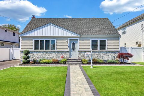 Single Family Residence in Babylon NY 29 E Jackson Avenue.jpg