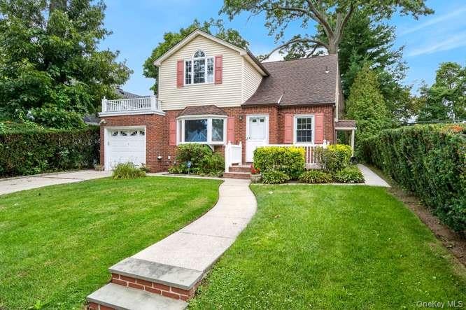 48 Maple Dr, New Hyde Park, NY 11040 photo
