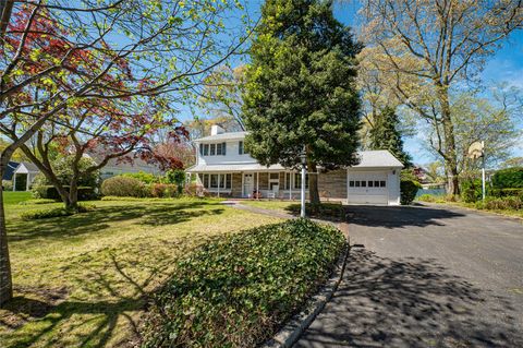Single Family Residence in Babylon NY 105 Ketewamoke Avenue.jpg
