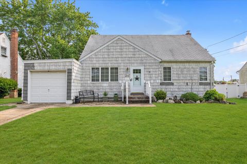 Single Family Residence in Baldwin NY 2693 Fox Road.jpg