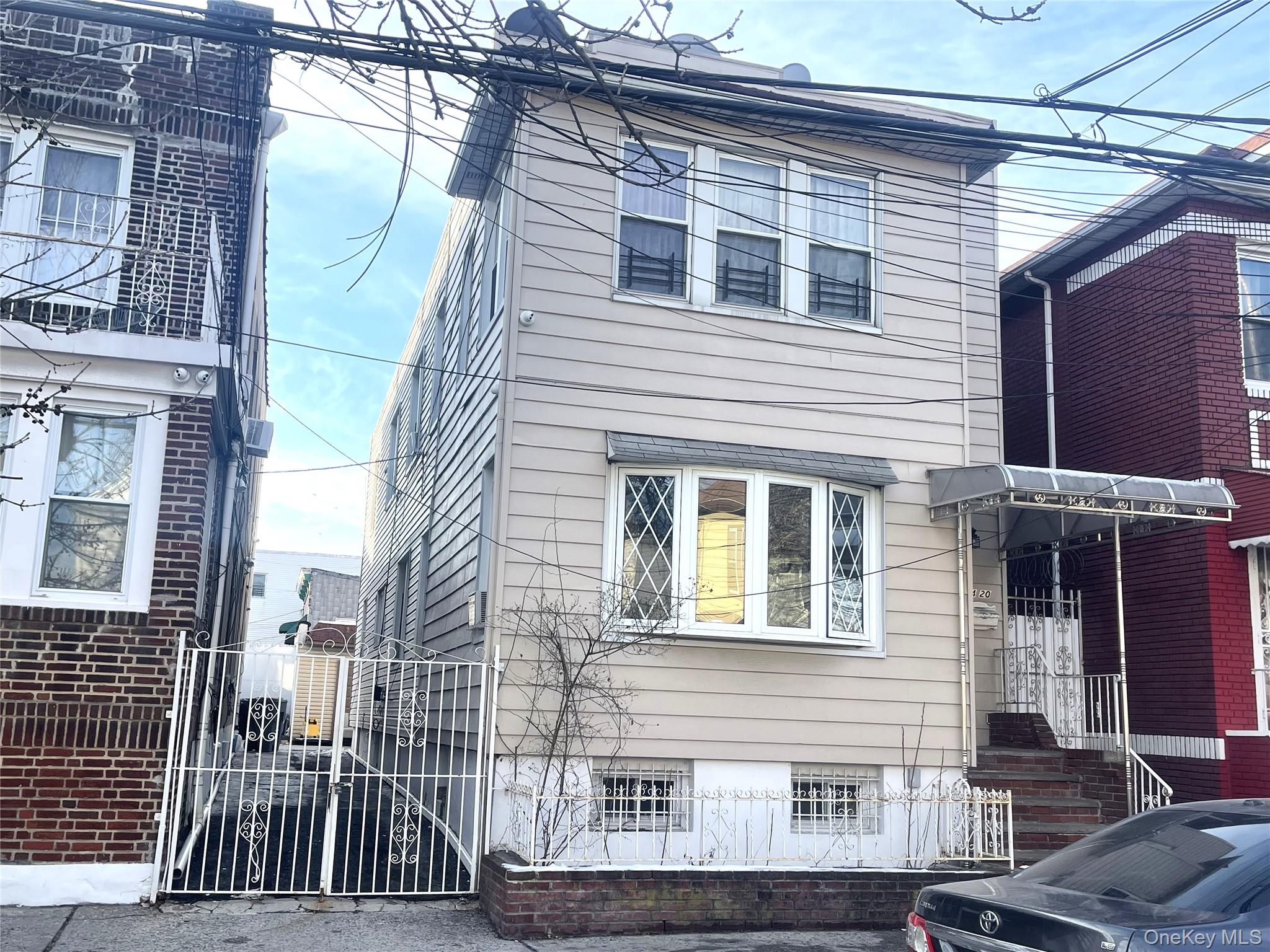 94 20 32nd Ave, East Elmhurst, NY 11369