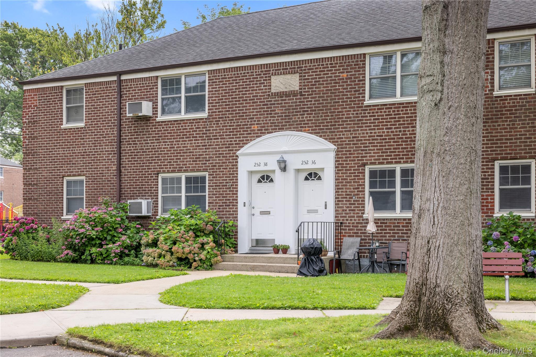 252 38 60th Ave, Little Neck, NY 11362