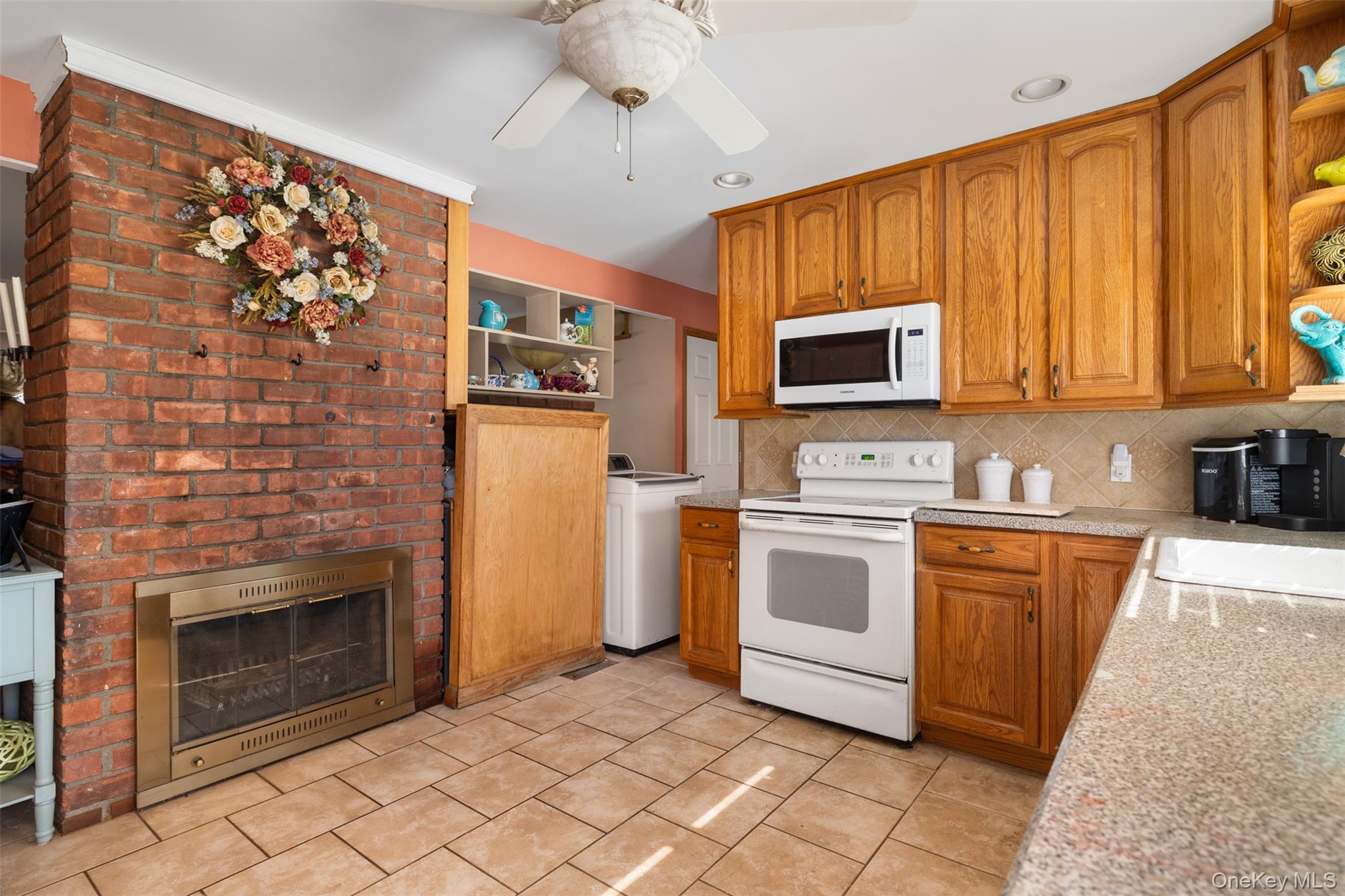 141 Horn Ln, Levittown, NY 11756 photo
