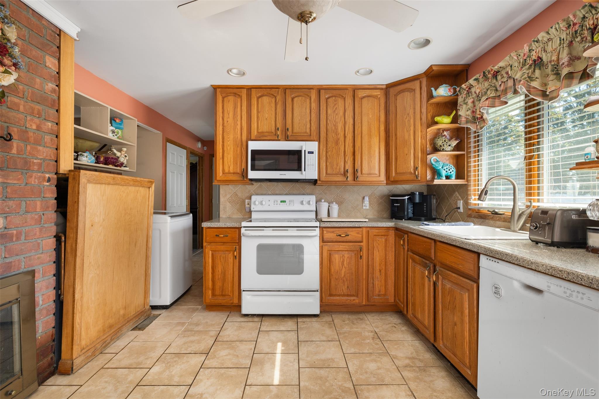 141 Horn Ln, Levittown, NY 11756 photo
