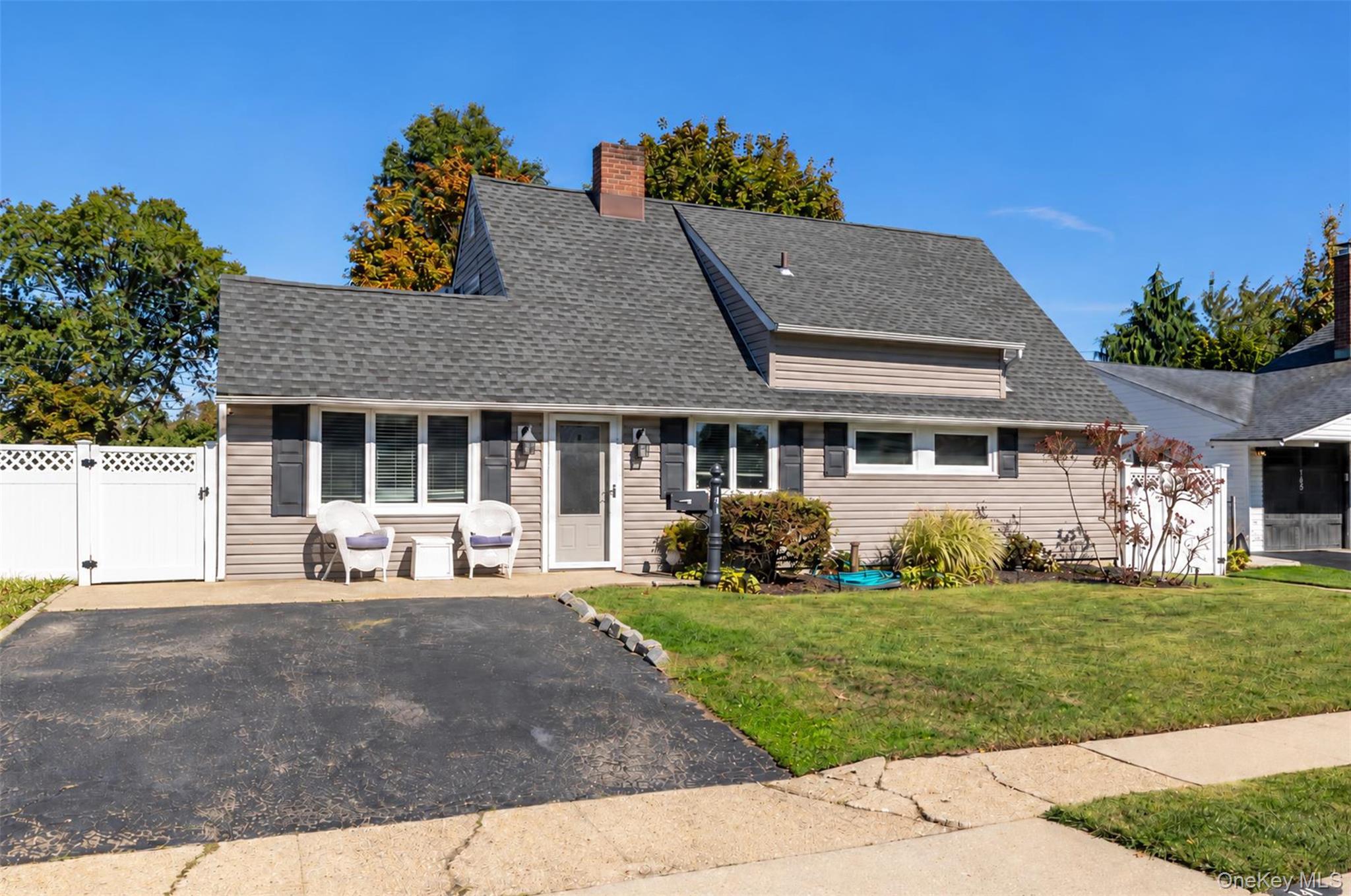 141 Horn Ln, Levittown, NY 11756 photo