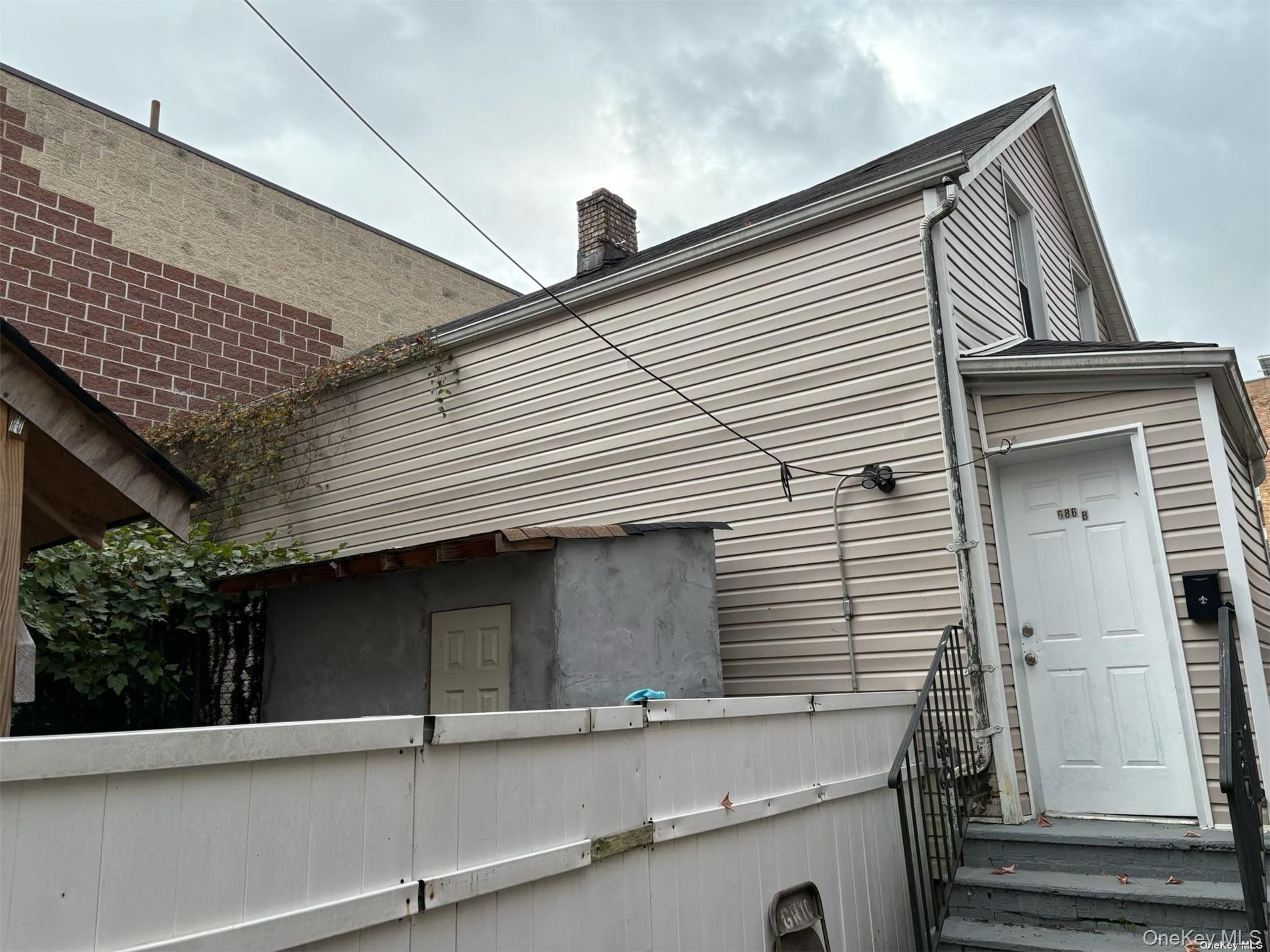 686 223rd St, Bronx, NY 10466