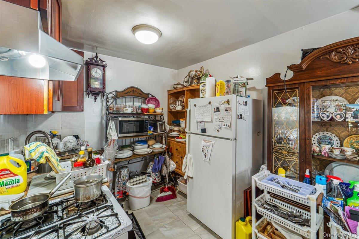 5915 Xenia St, Corona, NY 11368 photo