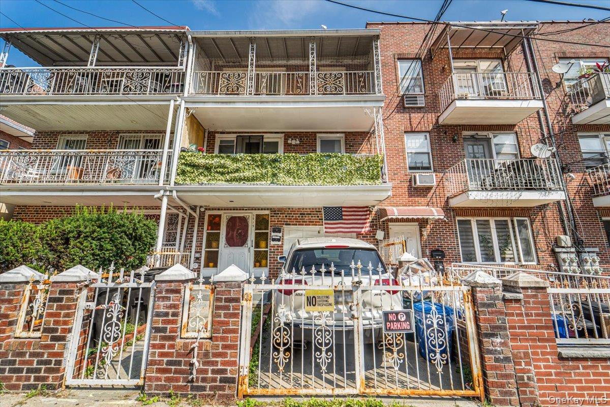 5915 Xenia St, Corona, NY 11368