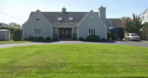 Single Family Residence in Massapequa NY 4520 Merrick Road.jpg