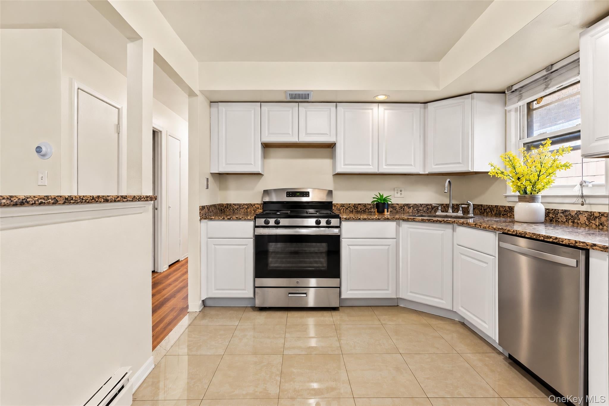 240 29 68th Ave, Douglaston, NY 11362 photo
