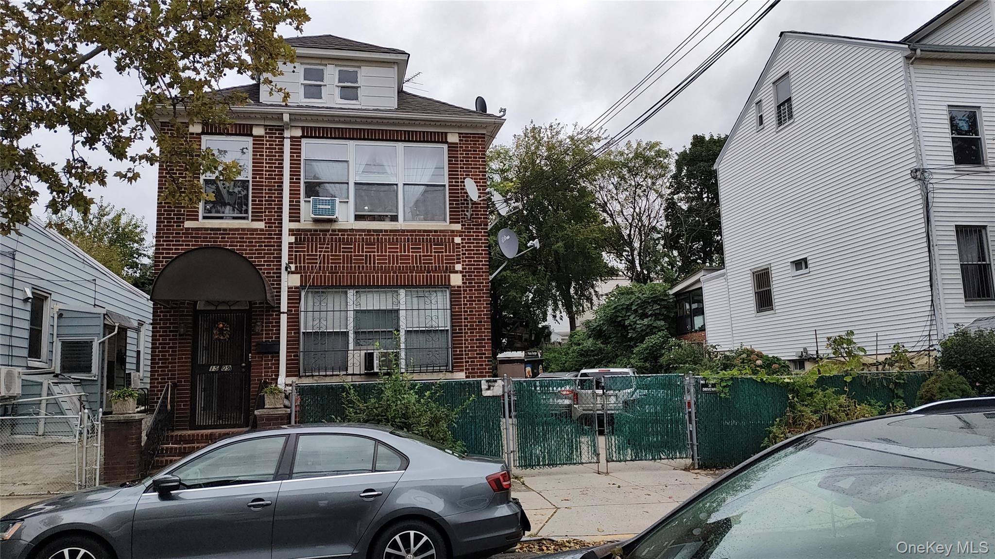 15 9 120th St, College Point, NY 11356
