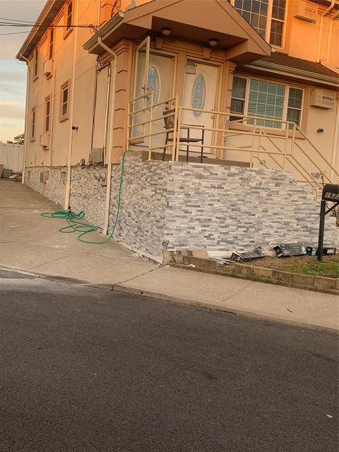 Townhouse in Howard Beach NY 16221 102nd Street.jpg